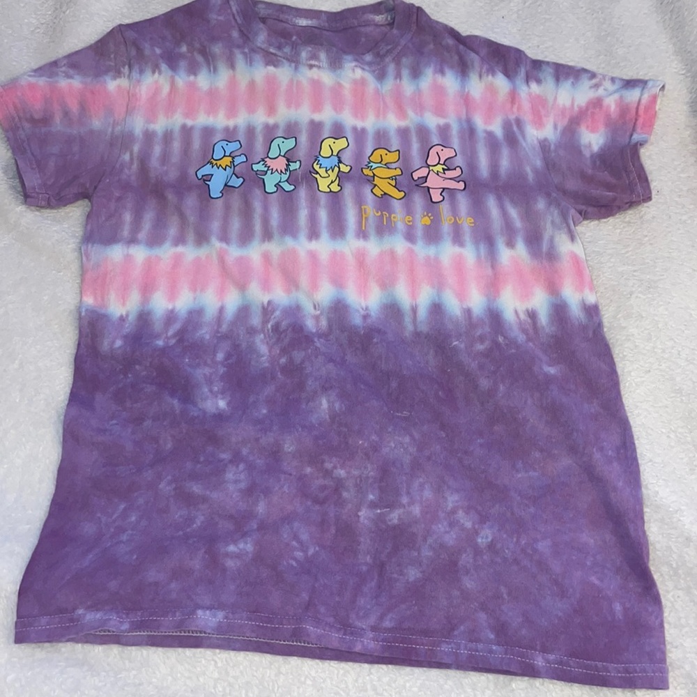 Purple and pink puppie love tee. Size small.